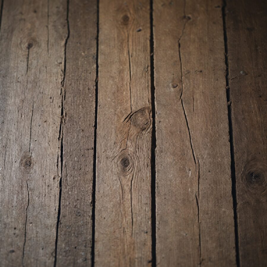 Diferenças entre Madeira Envelhecida Artificialmente e Naturalmente: Uma Análise Completa