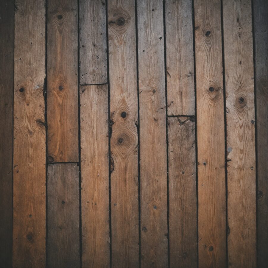 Como identificar diferentes tipos de madeira para projetos de marcenaria
